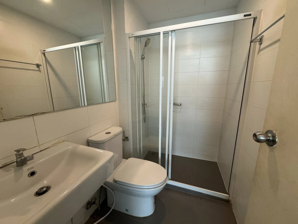 Selling a 1-bedroom, 1-bathroom unit at Pause Sukhumvit 115, 3rd floor, fully furnished. Book now!