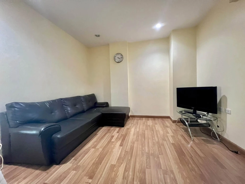 Selling PG RAMA 9 Condominium, 1 bedroom, 1 bathroom, spacious living area, great location. Book now!