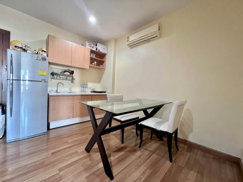 Selling PG RAMA 9 Condominium, 1 bedroom, 1 bathroom, spacious living area, great location. Book now!