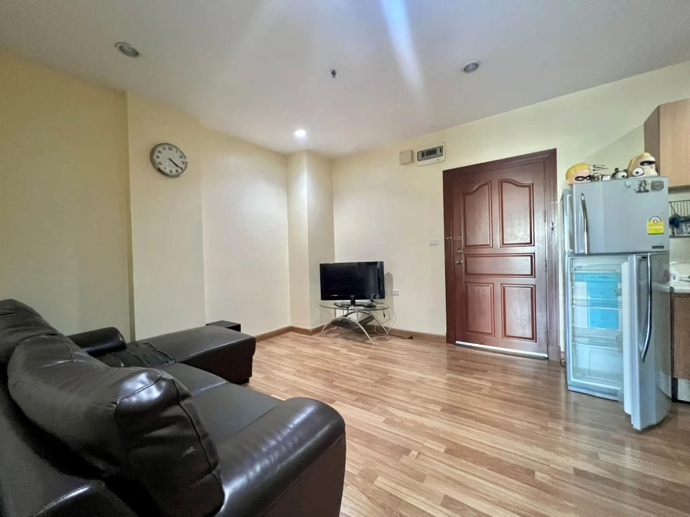 Selling PG RAMA 9 Condominium, 1 bedroom, 1 bathroom, spacious living area, great location. Book now!