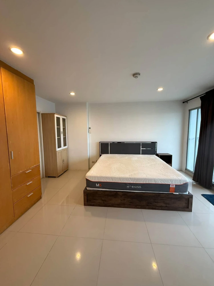 Selling Pinklao River Park View, 2 bedrooms, spacious living area, complete amenities. Don't miss out!