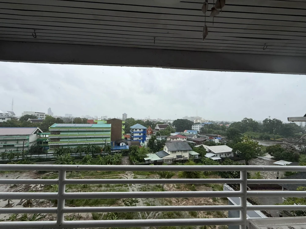 Selling Pinklao River Park View, 2 bedrooms, spacious living area, complete amenities. Don't miss out!