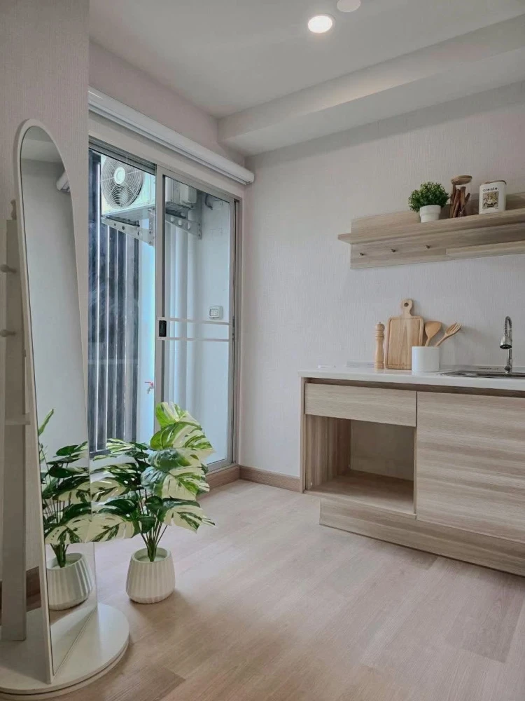 Plum Condo Chaengwattana Station for sale. Nice unit, fully furnished. Just bring your belongings and move in!