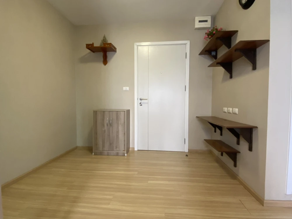 Plum Condo Chaengwattana Station for sale. Unfurnished, ready to move in. Low floor, east-facing. Reserve now!