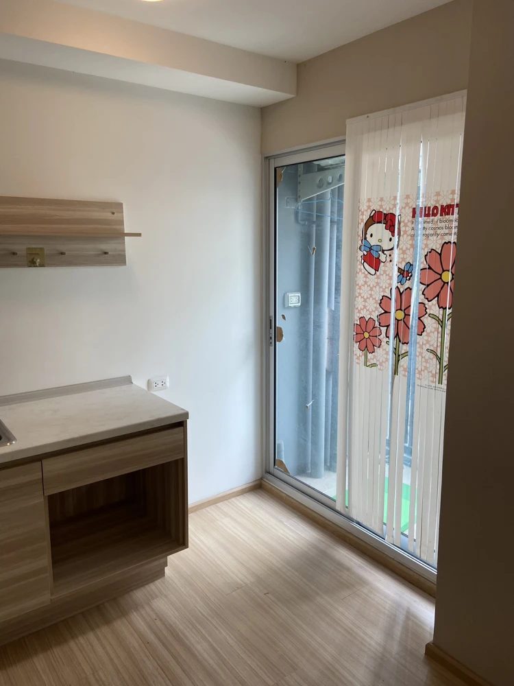 Plum Condo Chaengwattana Station for sale. Unfurnished, ready to move in. Low floor, east-facing. Reserve now!