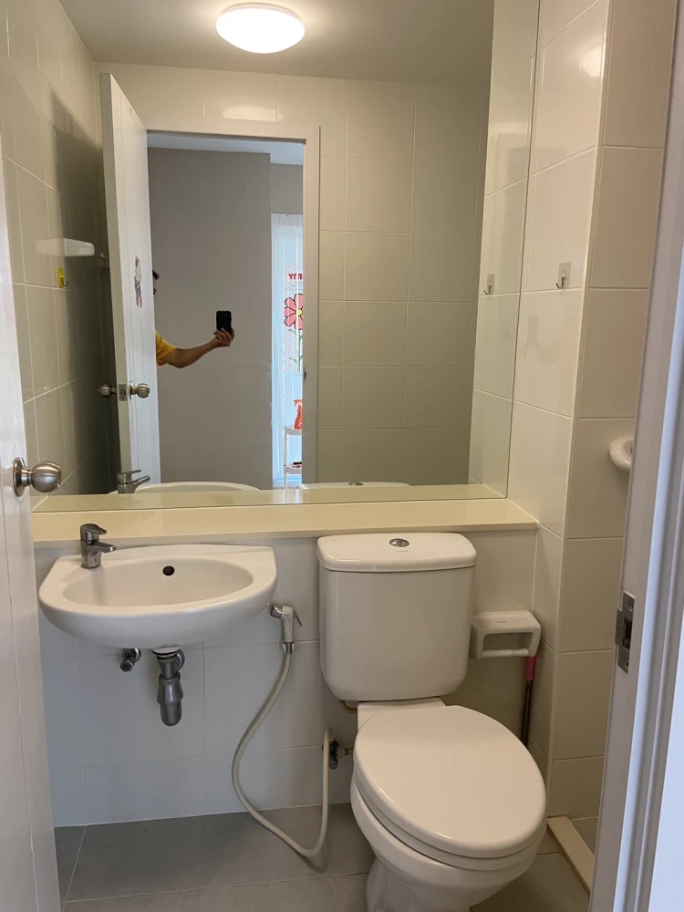 Plum Condo Chaengwattana Station for sale. Unfurnished, ready to move in. Low floor, east-facing. Reserve now!