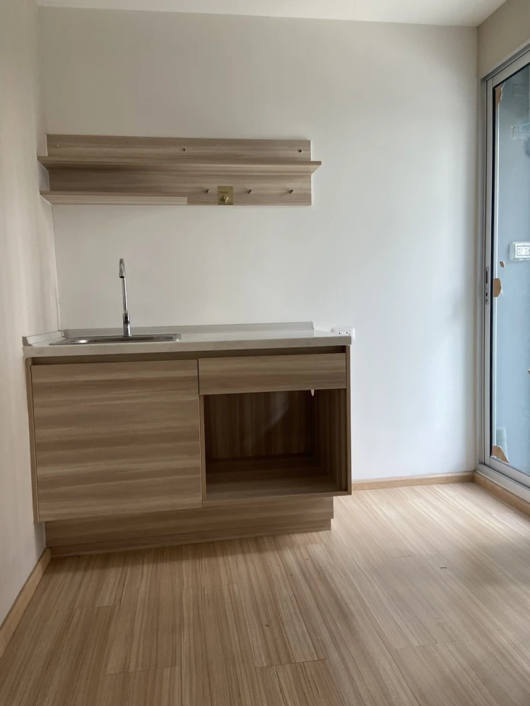 Plum Condo Chaengwattana Station for sale. Unfurnished, ready to move in. Low floor, east-facing. Reserve now!