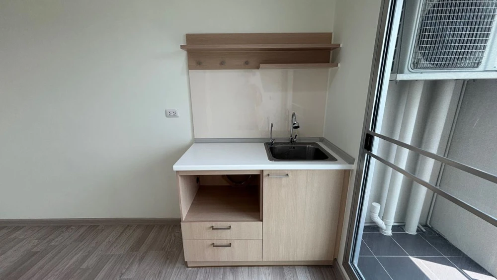 For sale: Plum Condo Chokchai 4, 5th floor, good room, nice to live in. Interested in owning one? Hurry and reserve now. Urgent!