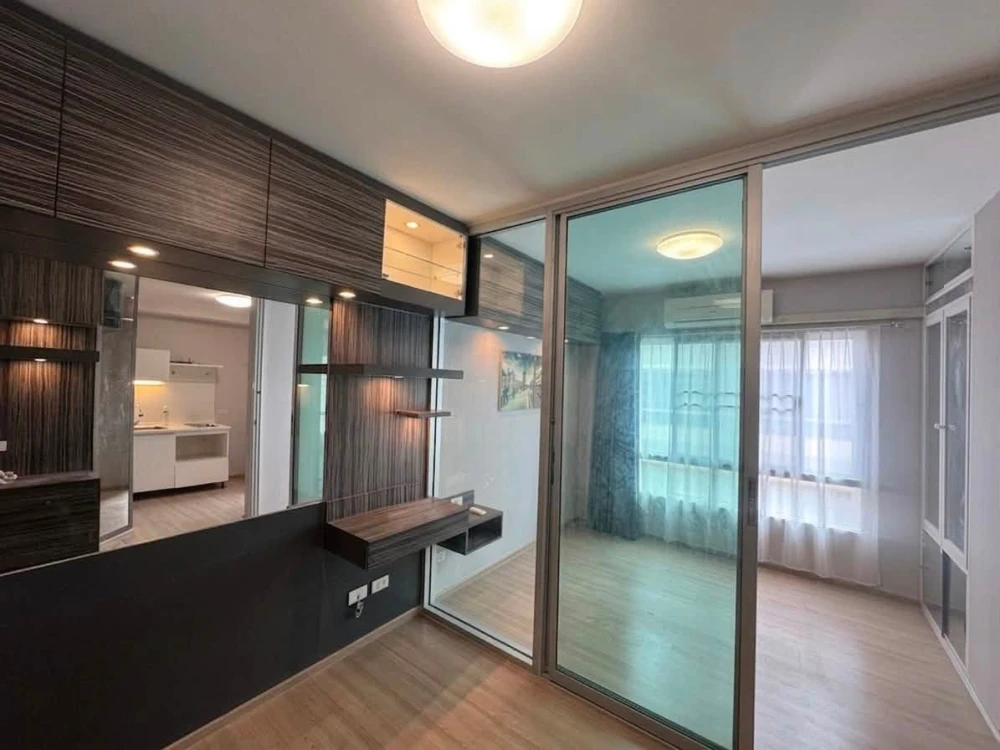 Selling Plum Condo Ladprao 101, a lovely unit on the 4th floor with high-quality built-in furniture. Don't just look, reserve it!
