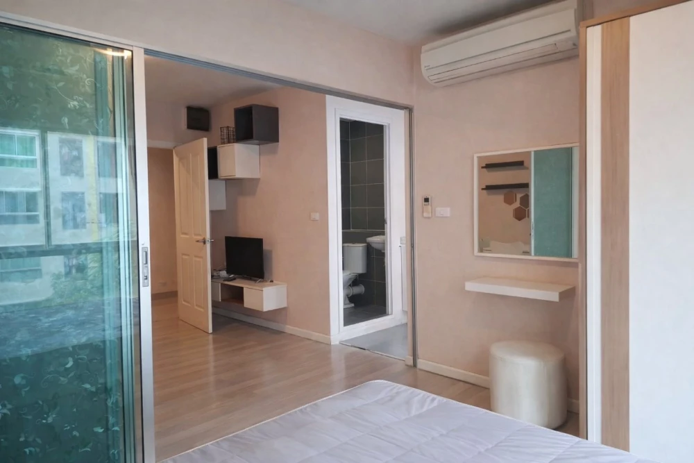 Plum Condo Laemchabang for sale: 1 bedroom, 1 bathroom, fully furnished, pool view, convenient location. Book now!