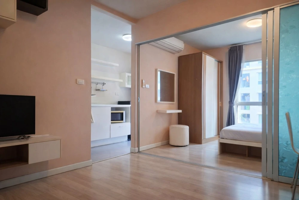 Plum Condo Laemchabang for sale: 1 bedroom, 1 bathroom, fully furnished, pool view, convenient location. Book now!