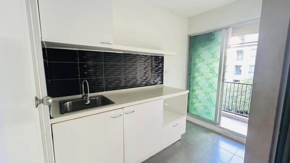 Plum Condo Laemchabang for sale, 4th floor, fully furnished and ready to move in. Buy now!