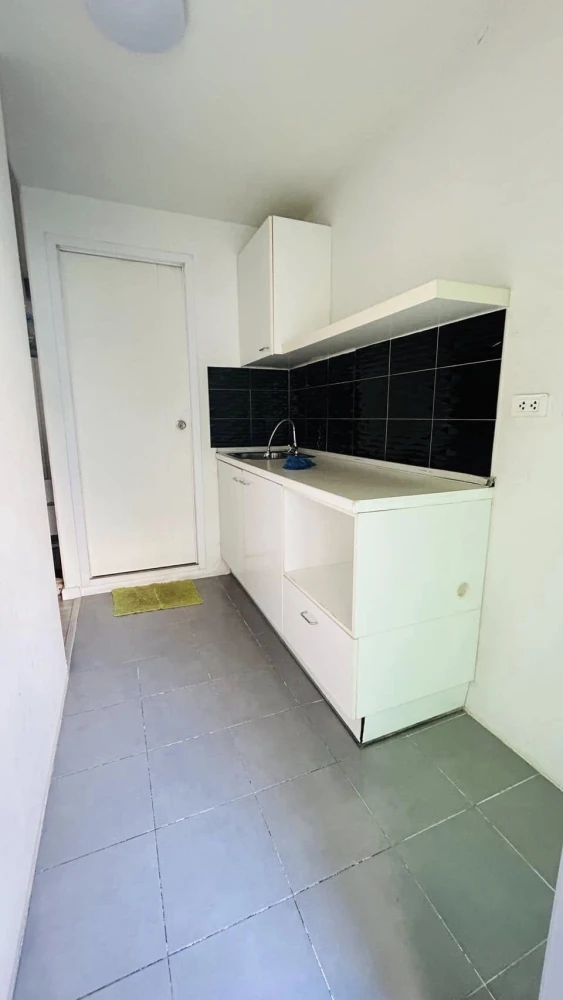 Plum Condo Laemchabang for sale, 4th floor, fully furnished and ready to move in. Buy now!
