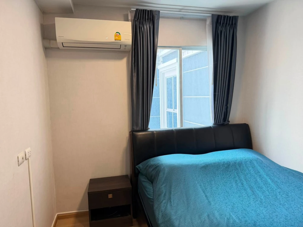 Selling Plum Condo Mix Chaengwattana, 2 bedrooms, 2 bathrooms, pool view from every room!!!! Separate living spaces. A must-have!