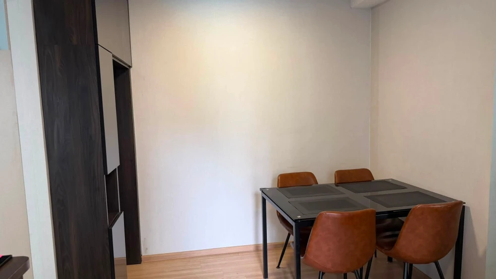 Selling Plum Condo Mix Chaengwattana, 2 bedrooms, 2 bathrooms, pool view from every room!!!! Separate living spaces. A must-have!