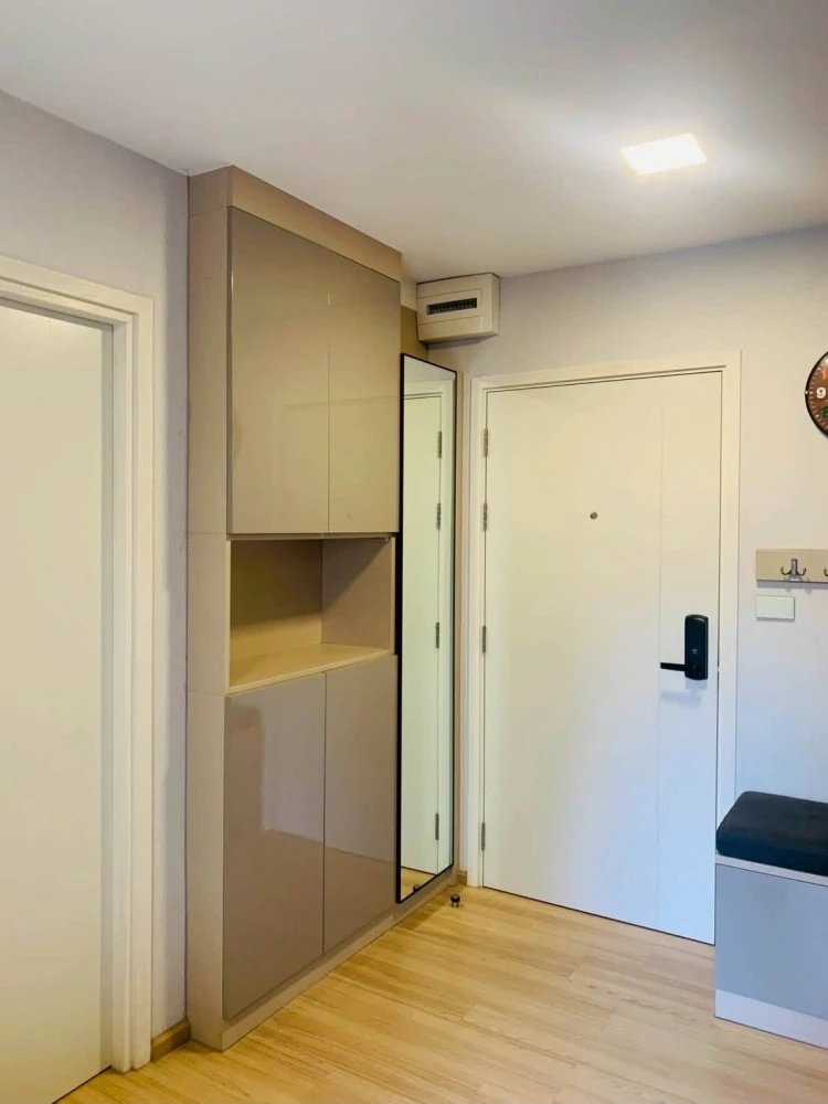Selling Plum Condo Mix Chaengwattana, 2 bedrooms, 2 bathrooms, pool view from every room!!!! Separate living spaces. A must-have!