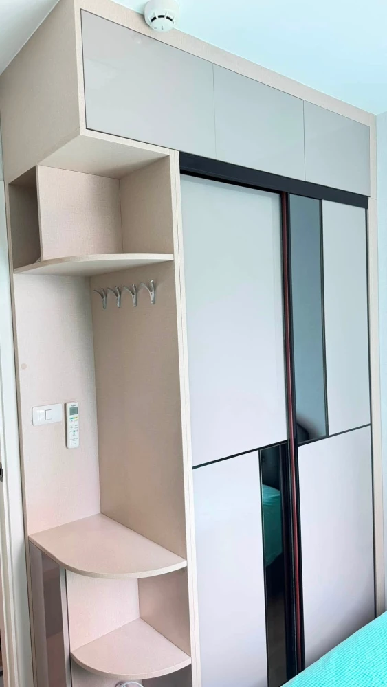 Selling Plum Condo Mix Chaengwattana, 2 bedrooms, 2 bathrooms, pool view from every room!!!! Separate living spaces. A must-have!