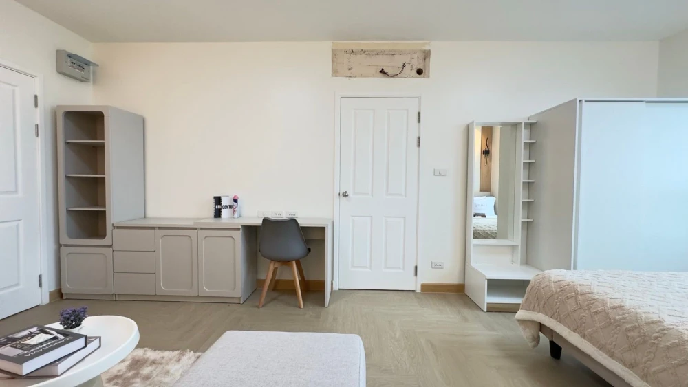 For sale: Plum Condo Nawamin, 5th floor. Beautiful unit, fully furnished—book now, don’t miss out!