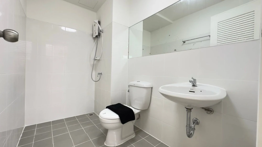 For sale: Plum Condo Nawamin, 5th floor. Beautiful unit, fully furnished—book now, don’t miss out!