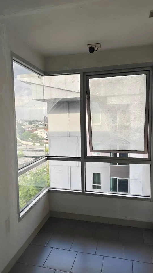 Plum Condo Nawamin for sale, nice room, good location, comes with complete furniture and appliances. Reserve now!