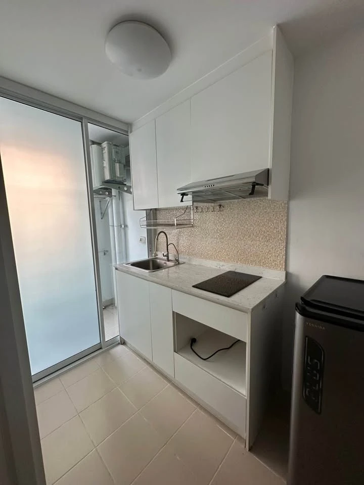 Selling Plum Condo Paholyothin 89. Unfurnished unit, perfect for those who love decorating. Don't miss this rare price, book now!