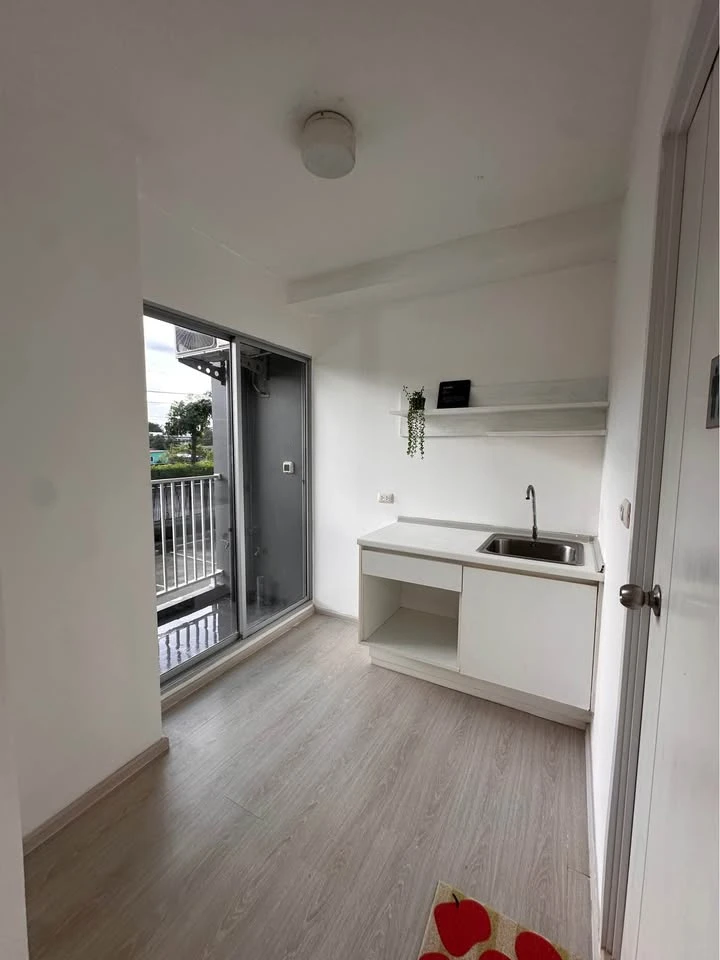 Plum Condo Park Rangsit for sale, 2nd floor. Beautiful unit, fully furnished. Book now, don't miss out!