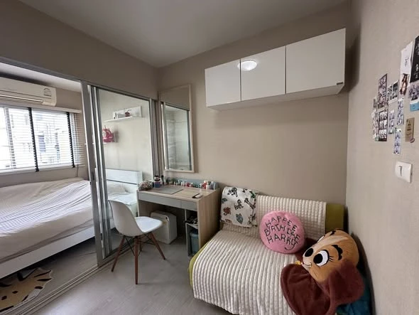 Plum Condo Park Rangsit for sale, 6th floor unit. High-quality built-in furniture, beautiful swimming pool view. Book now!