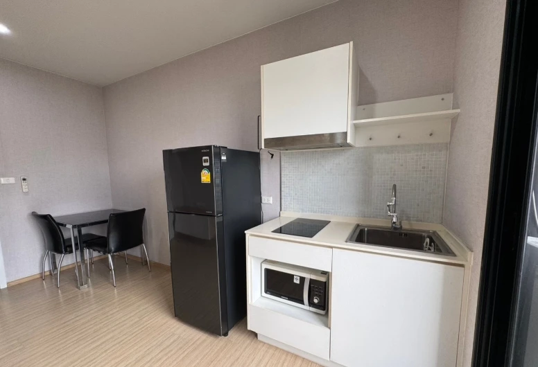 Plum Condo Pinklao Station for sale, 9th floor. A lovely unit at a great price. Interested in owning it? Book now!