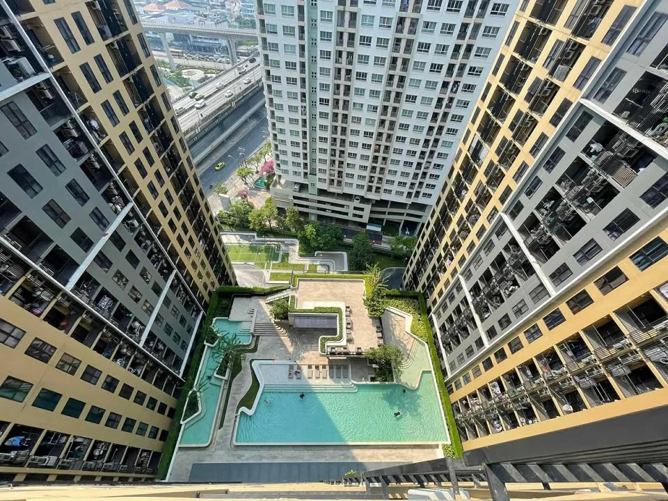 ขาย Plum Condo Pinklao Station ห้องเงียบ ไม่มีเสียงดังรบกวน แม้จะอยู่ติดริมถนนใหญ่ ชั้นสูง วิวเมืองสวย+สระว่ายน้ำ ต้องจัดแล้ว