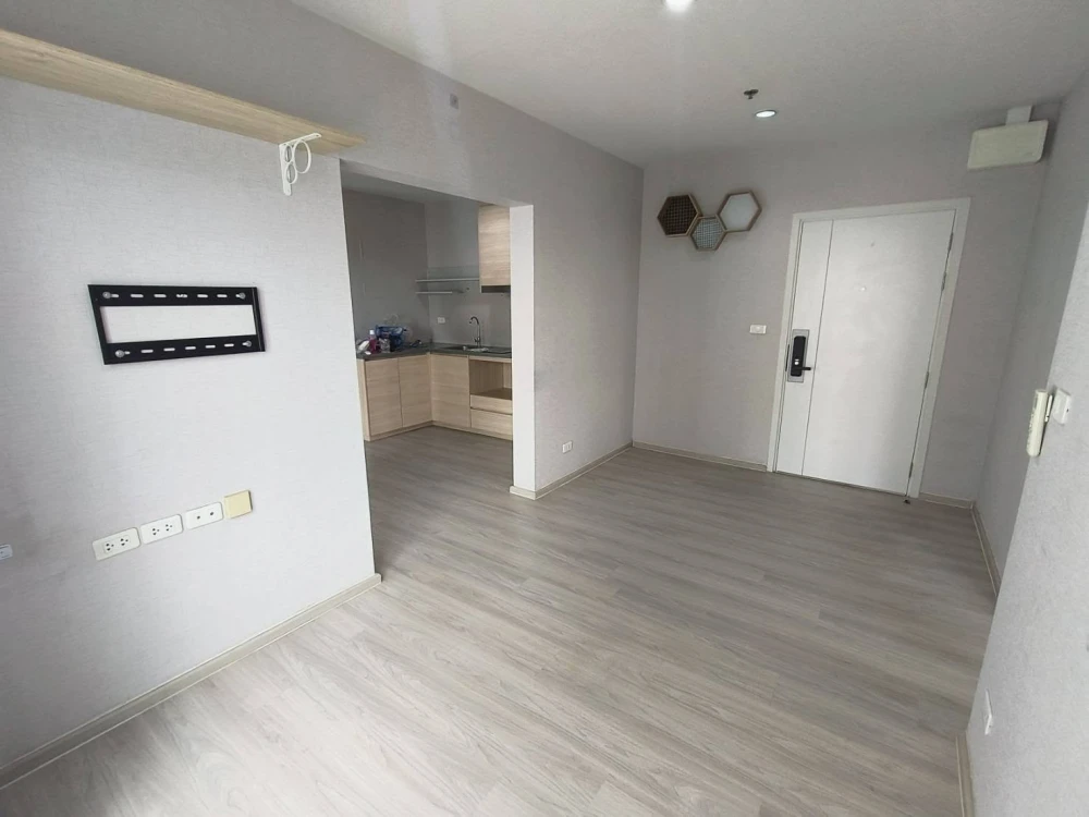 Plum Condo Ramkhamhaeng Station for sale. City view, spacious and airy. Located at the end of the hallway, offering high privacy. Don't miss out!