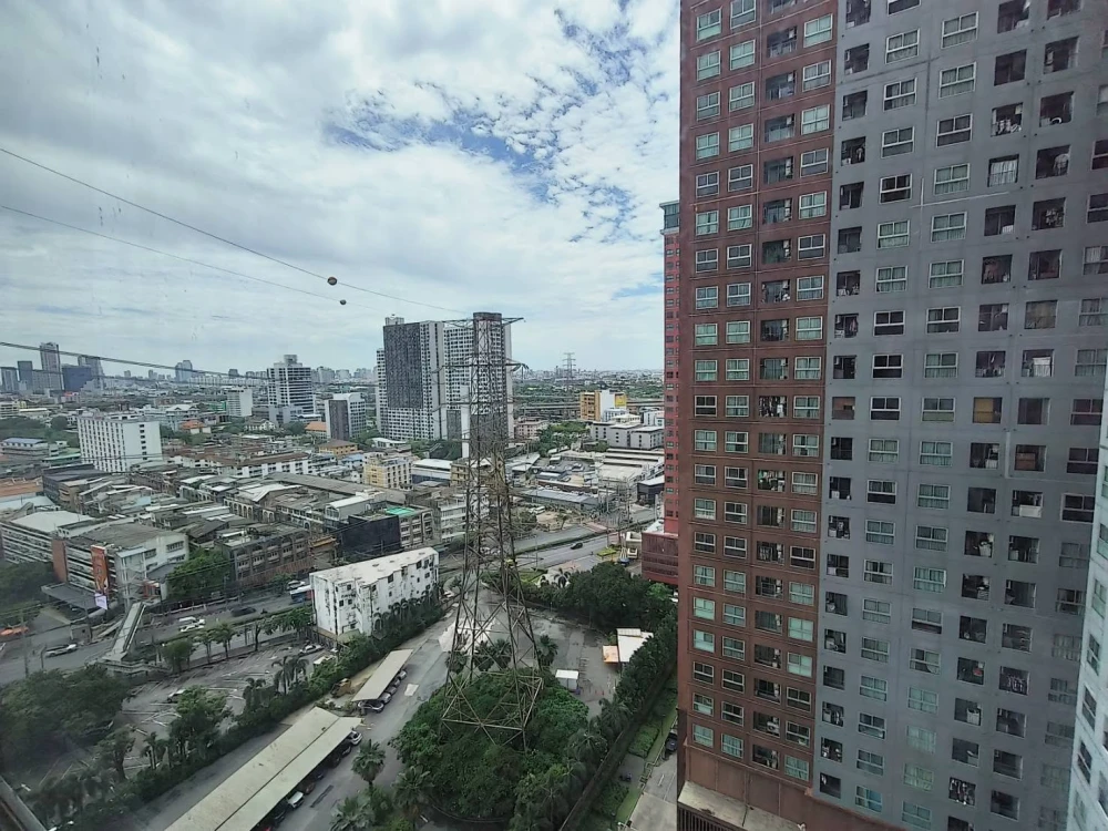 Plum Condo Ramkhamhaeng Station for sale. City view, spacious and airy. Located at the end of the hallway, offering high privacy. Don't miss out!