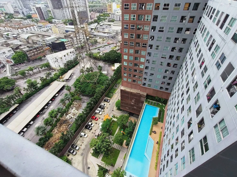 Plum Condo Ramkhamhaeng Station for sale. City view, spacious and airy. Located at the end of the hallway, offering high privacy. Don't miss out!