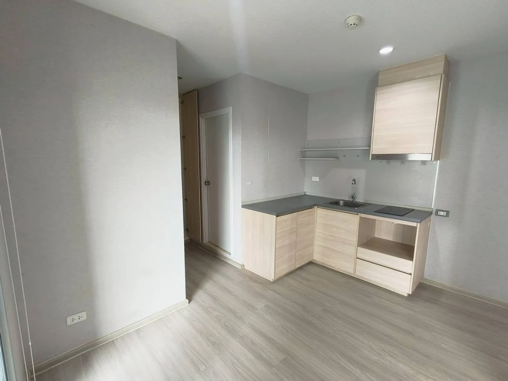 Plum Condo Ramkhamhaeng Station for sale. City view, spacious and airy. Located at the end of the hallway, offering high privacy. Don't miss out!