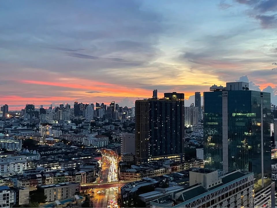Plum Condo Ramkhamhaeng Station for sale. Corner unit, less crowded, with beautiful views from a high floor. Book now!