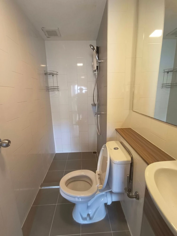Plum Condo Rangsit Alive 2 for sale, 4th floor, nice room, fully furnished, interested, reserve now.