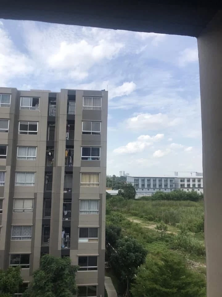 Selling Plum Condo Samakkhi, corner unit, less crowded, great location, convenient transportation. Don't miss out!