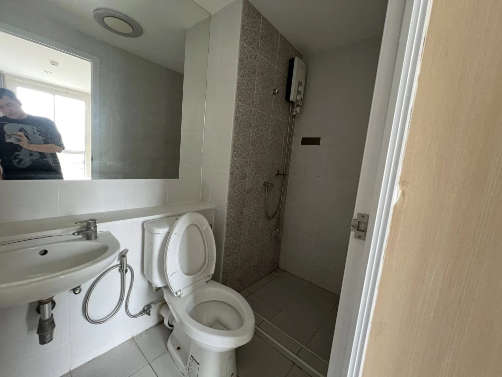 For sale: Plum Condo Chokchai 4, fully furnished and equipped with electrical appliances, ready to move in.