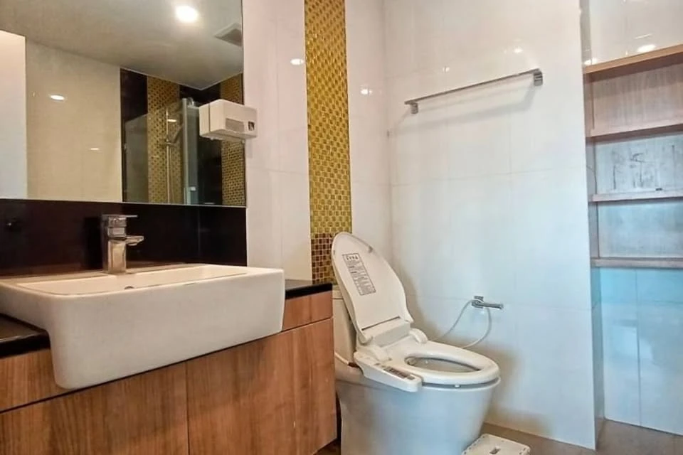 Plus Condominium Sriracha for sale. Beautiful sea views and city views with refreshing green mountains. Fully furnished and ready to move in!