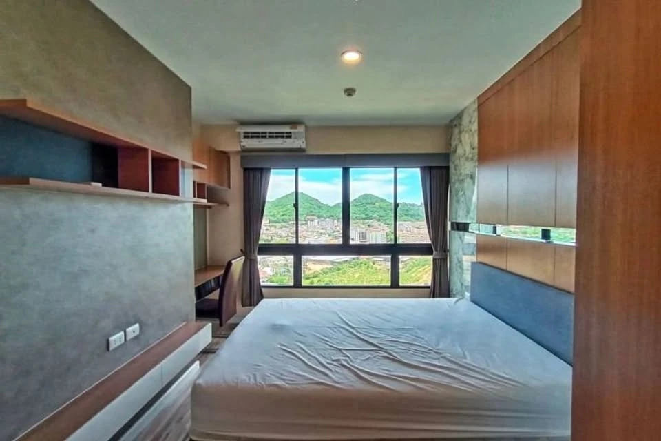 Plus Condominium Sriracha for sale. Beautiful sea views and city views with refreshing green mountains. Fully furnished and ready to move in!