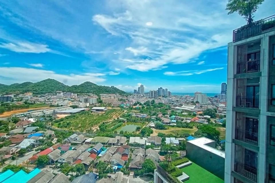 Plus Condominium Sriracha for sale. Beautiful sea views and city views with refreshing green mountains. Fully furnished and ready to move in!