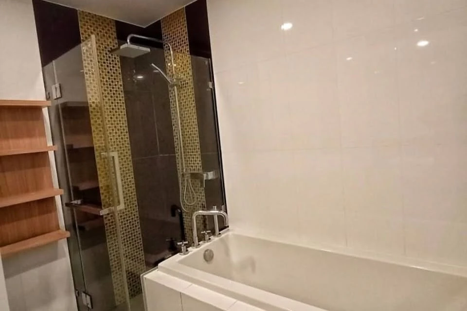 Plus Condominium Sriracha for sale. Beautiful sea views and city views with refreshing green mountains. Fully furnished and ready to move in!