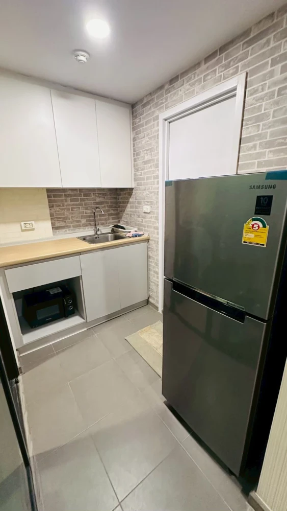 For sale: Polis Suksawat 64 Pool Access, you can get into the pool from the room, like staying at a resort every day, wide windows, get morning sun.