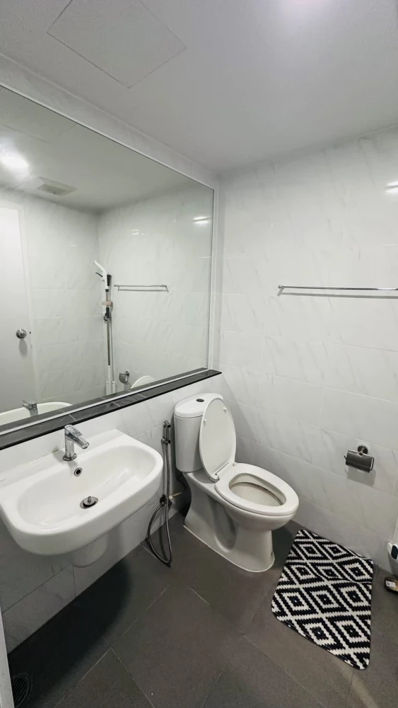 For sale: Polis Suksawat 64 Pool Access, you can get into the pool from the room, like staying at a resort every day, wide windows, get morning sun.