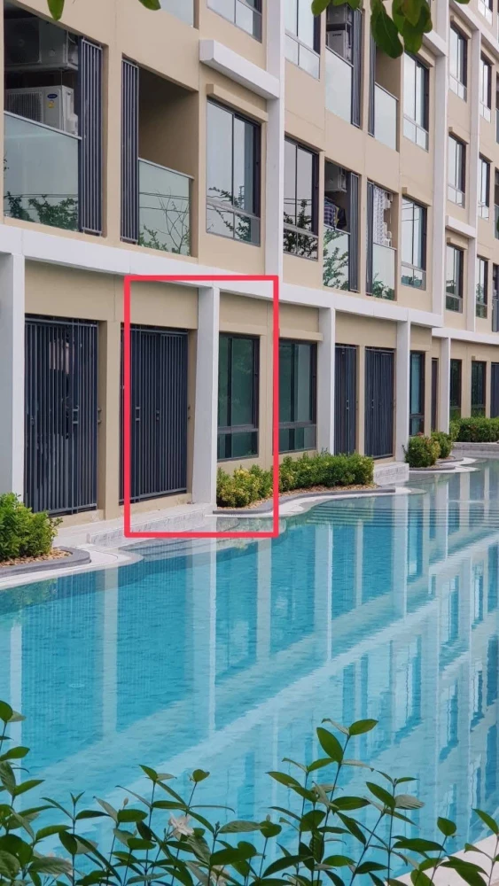 For sale: Polis Suksawat 64 Pool Access, you can get into the pool from the room, like staying at a resort every day, wide windows, get morning sun.