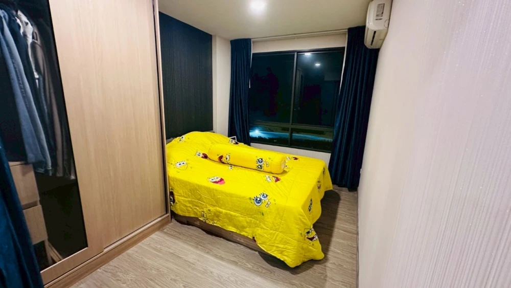 For sale: Polis Suksawat 64 Pool Access, you can get into the pool from the room, like staying at a resort every day, wide windows, get morning sun.