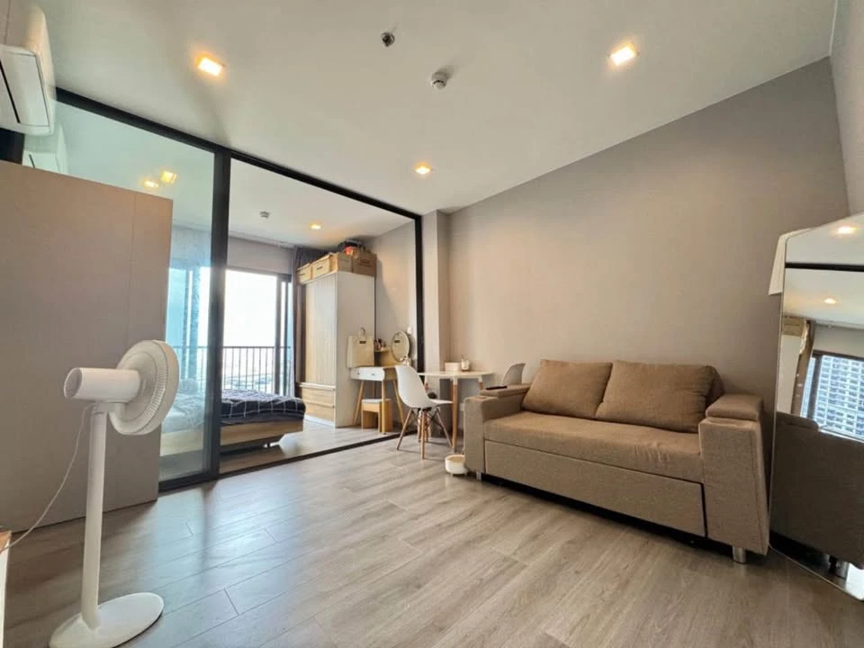 For sale: Politan Aqua, a room with a view of the Chao Phraya River, a room with a good atmosphere, not too hot in the sun, don't miss it.