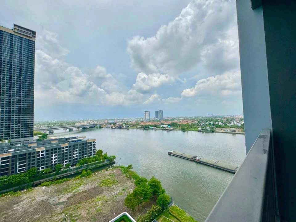 For sale: Politan Aqua, a room with a view of the Chao Phraya River, a room with a good atmosphere, not too hot in the sun, don't miss it.
