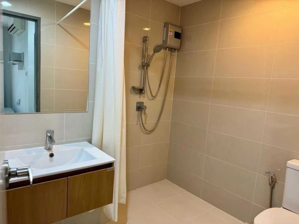 Selling Premio Fresco 2-bedroom unit with spacious living area, pool view, and fully furnished. Book now!