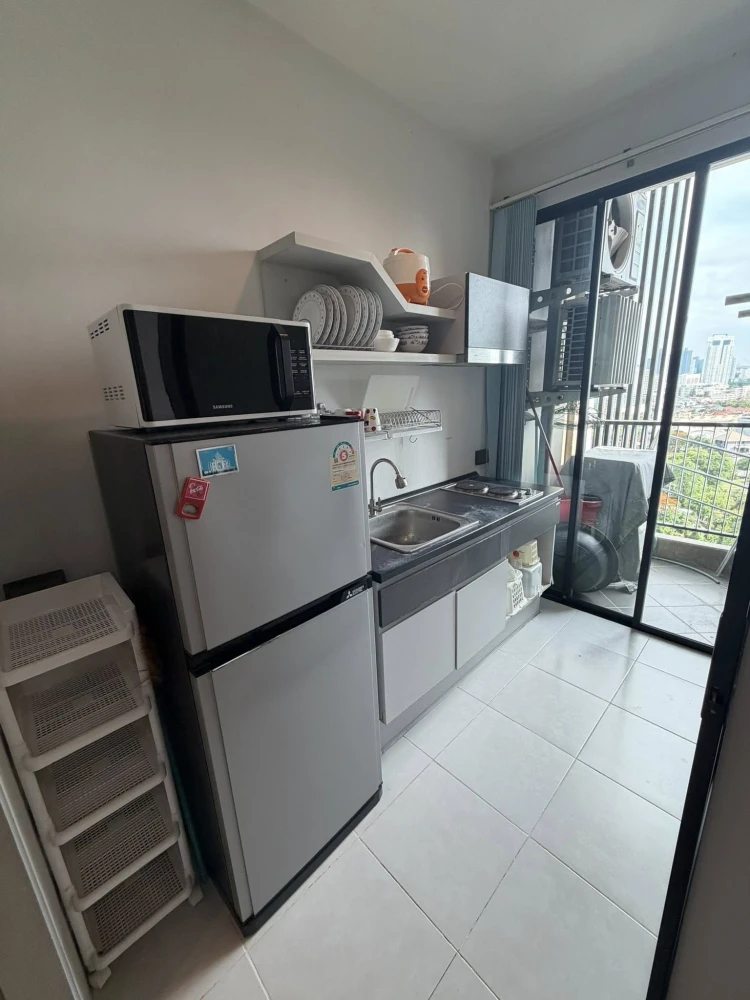 Selling Premio Vetro Kaset, 14th floor, corner unit. Unobstructed view, good ventilation all day, very comfortable to live in. For this location, cond