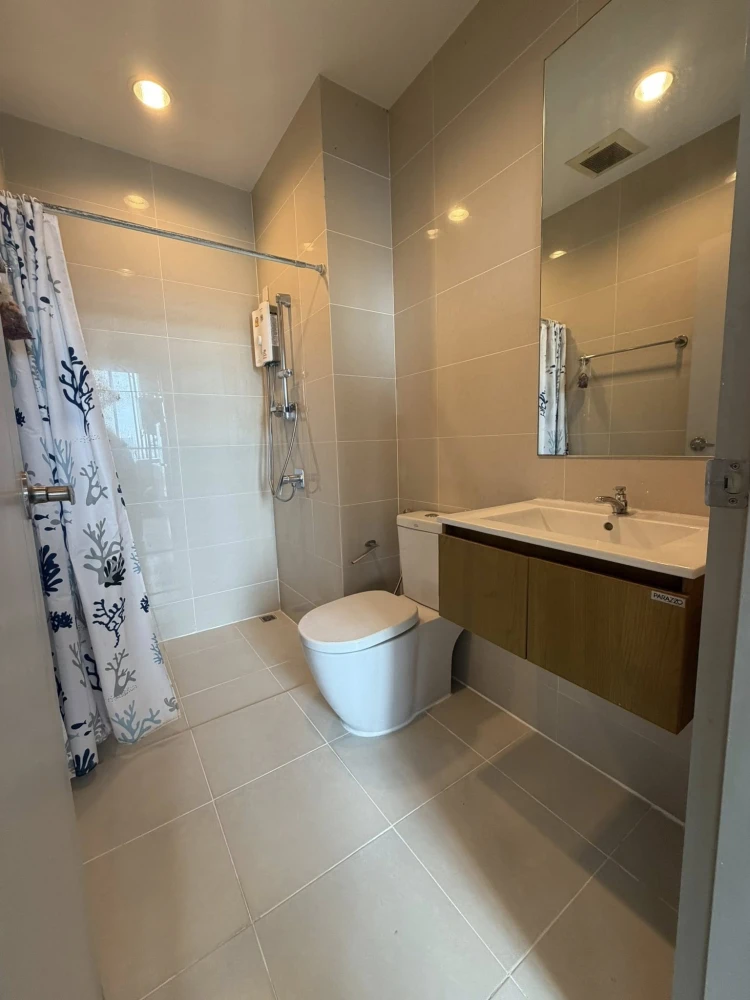 Selling Premio Vetro Kaset, 14th floor, corner unit. Unobstructed view, good ventilation all day, very comfortable to live in. For this location, cond
